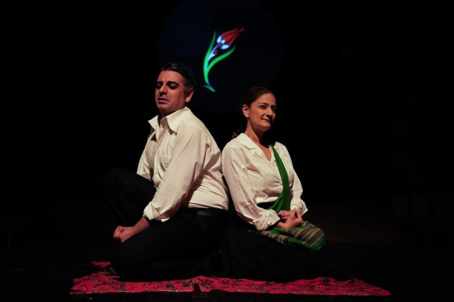 "bir Acayip Resmi Geçit" Oyunu İzleyiciden Tam Not Aldı