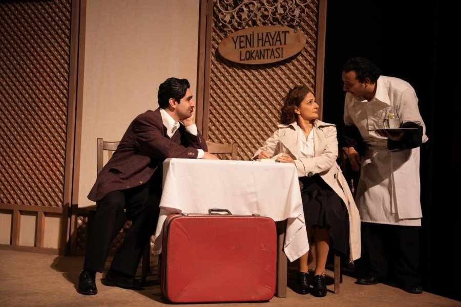 "bir Acayip Resmi Geçit" Oyunu İzleyiciden Tam Not Aldı