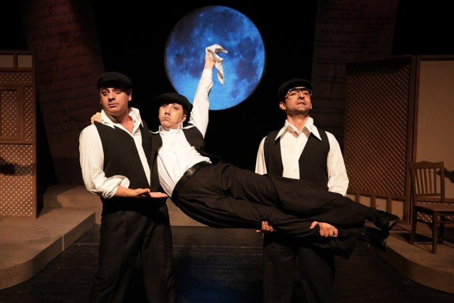 "bir Acayip Resmi Geçit" Oyunu İzleyiciden Tam Not Aldı