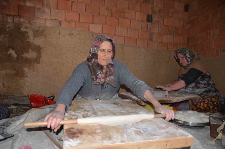 Antalyalı Ev Hanımları, Asırlık Geleneklerini Yaşatıyorlar