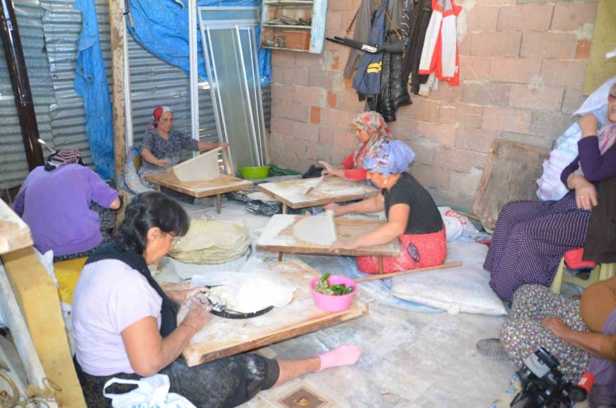 Antalyalı Ev Hanımları, Asırlık Geleneklerini Yaşatıyorlar
