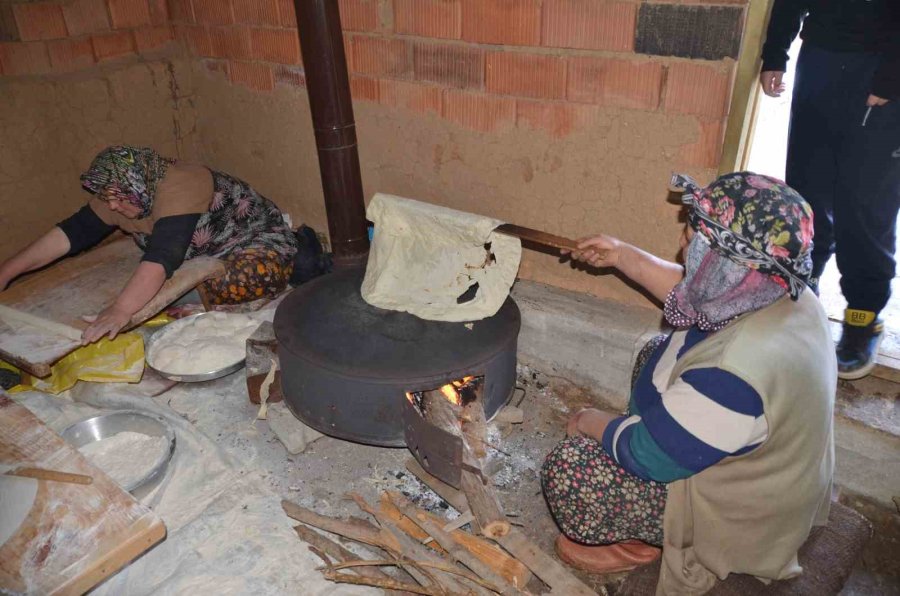 Antalyalı Ev Hanımları, Asırlık Geleneklerini Yaşatıyorlar