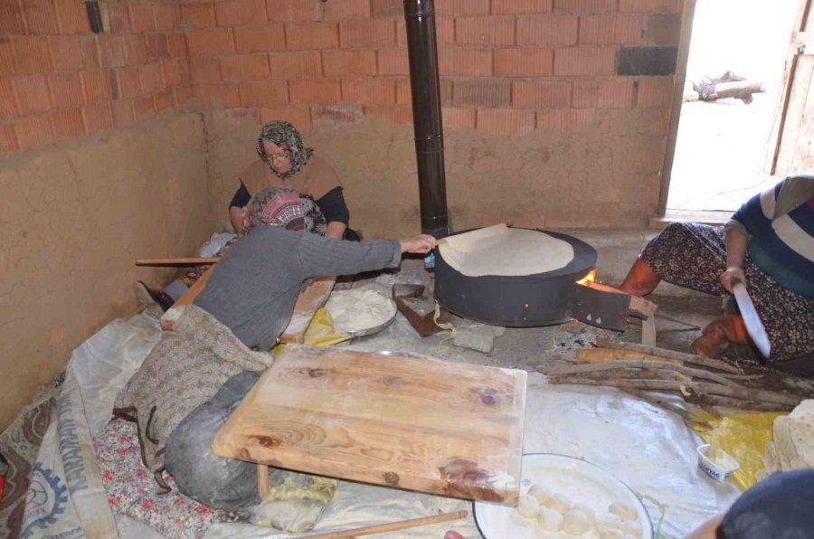 Antalyalı Ev Hanımları, Asırlık Geleneklerini Yaşatıyorlar