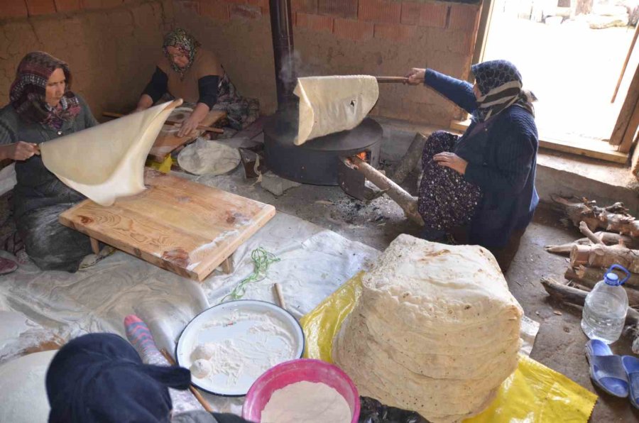 Antalyalı Ev Hanımları, Asırlık Geleneklerini Yaşatıyorlar