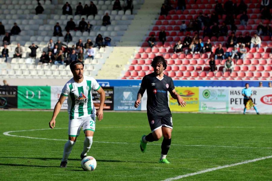 Manavgat Belediyespor Liderlik Koltuğunu Devraldı