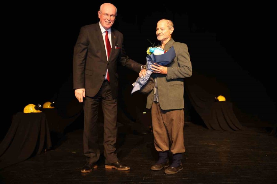 Odunpazarı Belediyesi’nden Dünya Madenciler Günü’ne Özel Tiyatro Gösterimi