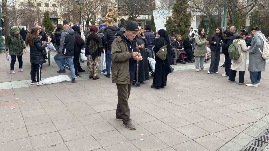 Ücretsiz Lokma Dağıtımı İzdihama Neden Oldu