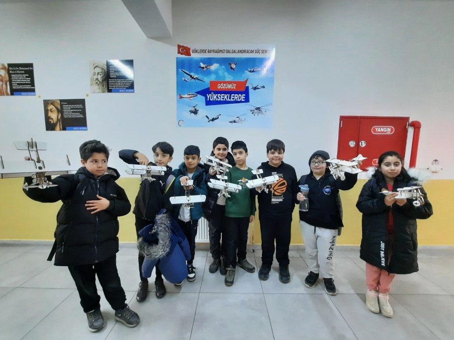 Kulu’da Öğrencilere Dünya Sivil Havacılık Günü Etkinliği