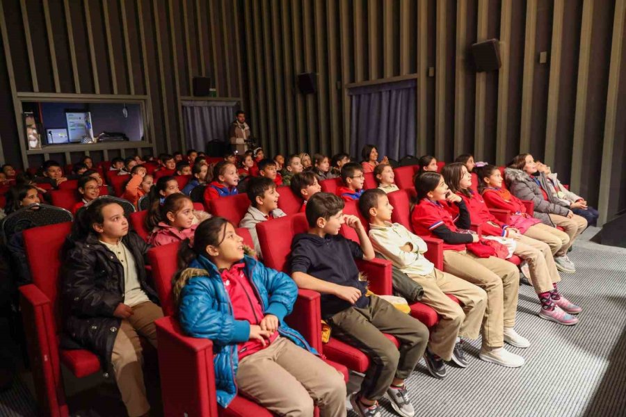 Selçuklu Belediyesi Öğrencilere Tiyatro Aracılığıyla Sıfır Atık Bilinci Aşılıyor