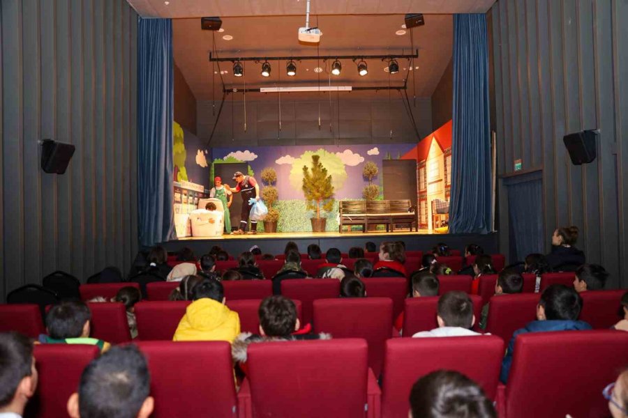 Selçuklu Belediyesi Öğrencilere Tiyatro Aracılığıyla Sıfır Atık Bilinci Aşılıyor