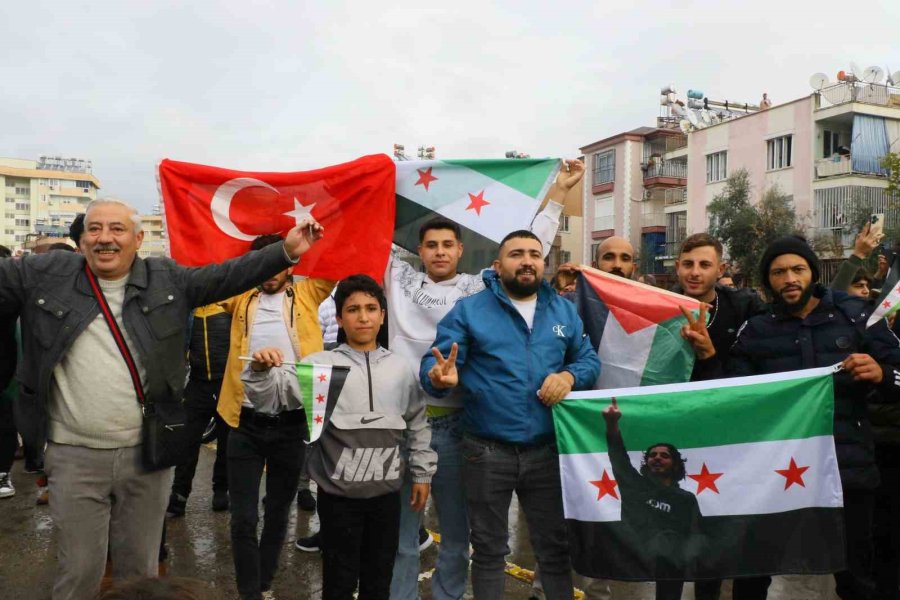 Antalya’daki Suriyeliler Rejimin Yıkılmasını Gökyüzüne Beyaz Güvercin Bırakarak Kutladı