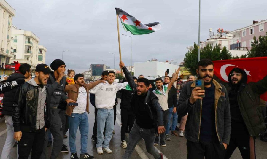 Antalya’daki Suriyeliler Rejimin Yıkılmasını Gökyüzüne Beyaz Güvercin Bırakarak Kutladı
