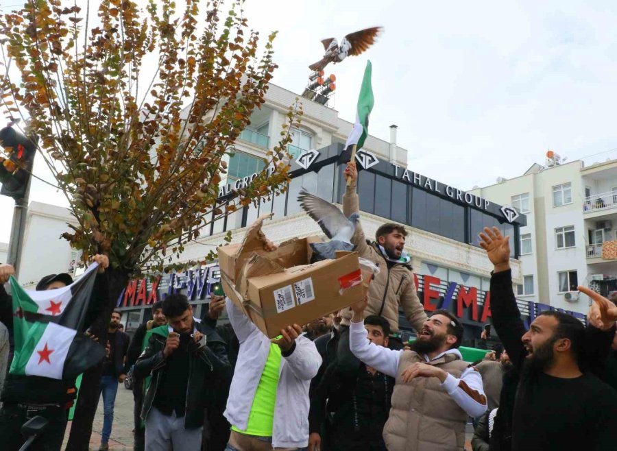 Antalya’daki Suriyeliler Rejimin Yıkılmasını Gökyüzüne Beyaz Güvercin Bırakarak Kutladı