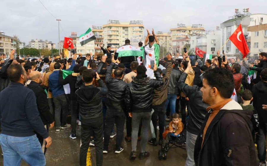Antalya’daki Suriyeliler Rejimin Yıkılmasını Gökyüzüne Beyaz Güvercin Bırakarak Kutladı