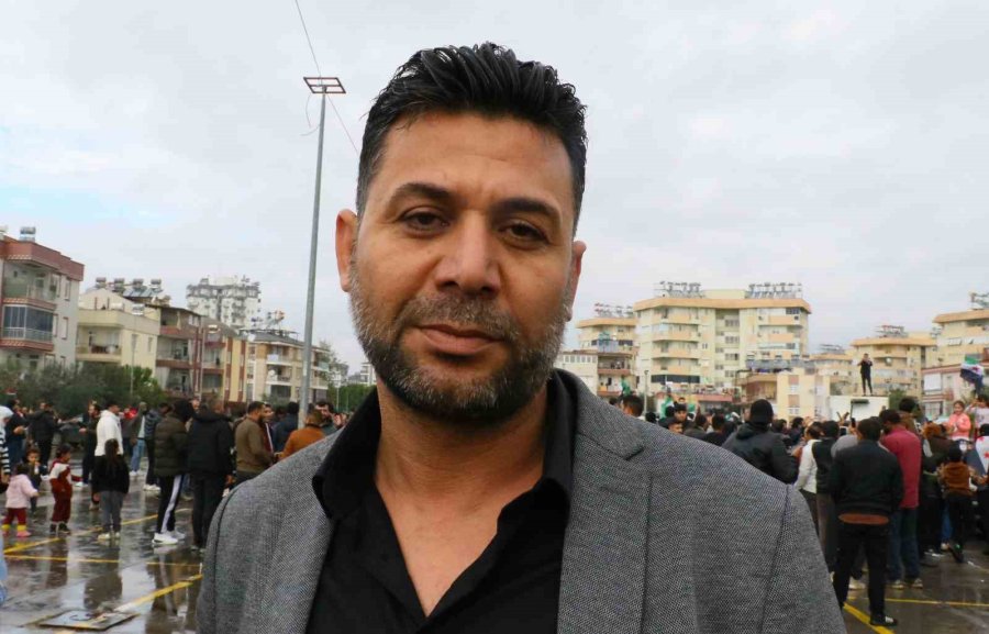 Antalya’daki Suriyeliler Rejimin Yıkılmasını Gökyüzüne Beyaz Güvercin Bırakarak Kutladı