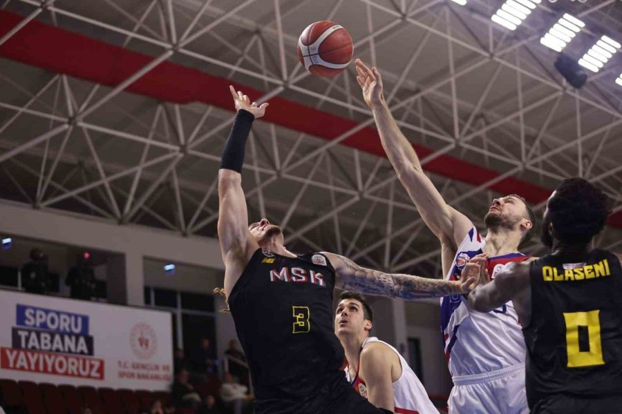 Mersin Spor Deplasmandan Galibiyetle Dönüyor