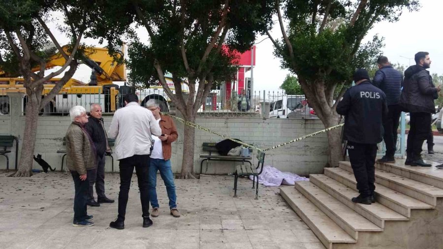 3 Gündür Kaldığı Cami Avlusunda Ölü Bulundu