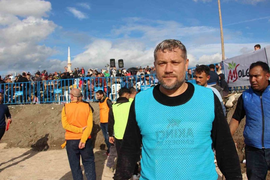 Sezonun İlk Deve Güreşleri 90 Deveyle Kumluca’da Yapıldı