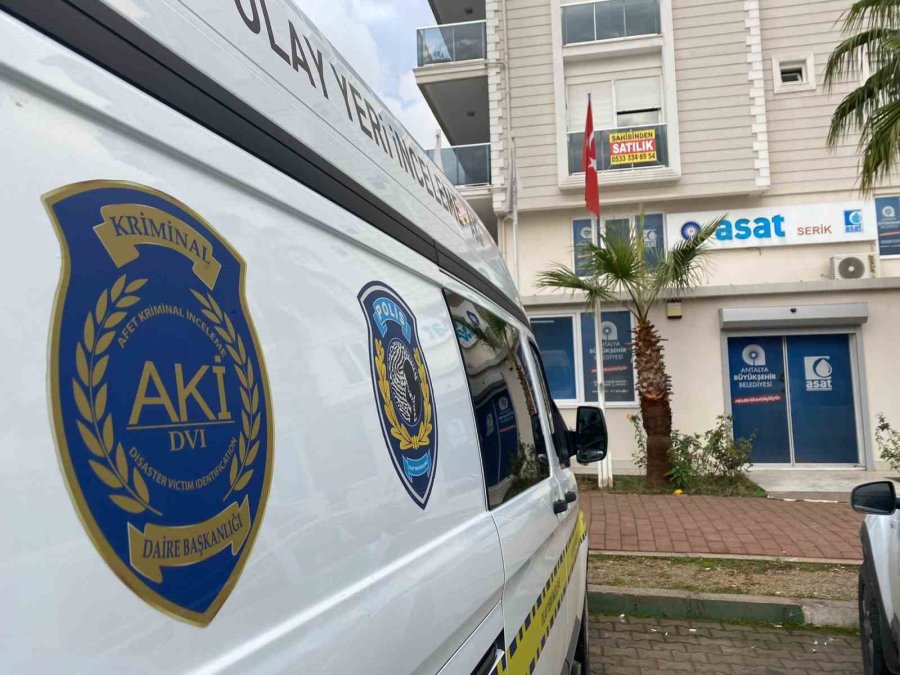 Asat İlçe Binasına Giren Hırsız Cep Telefonu Ve Bozuk Para Çaldı