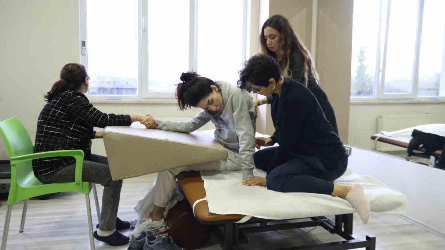 Kollarını Ve Bacaklarını Kullanamayan Ermeni Hasta Şifayı Eskişehir’de Buldu