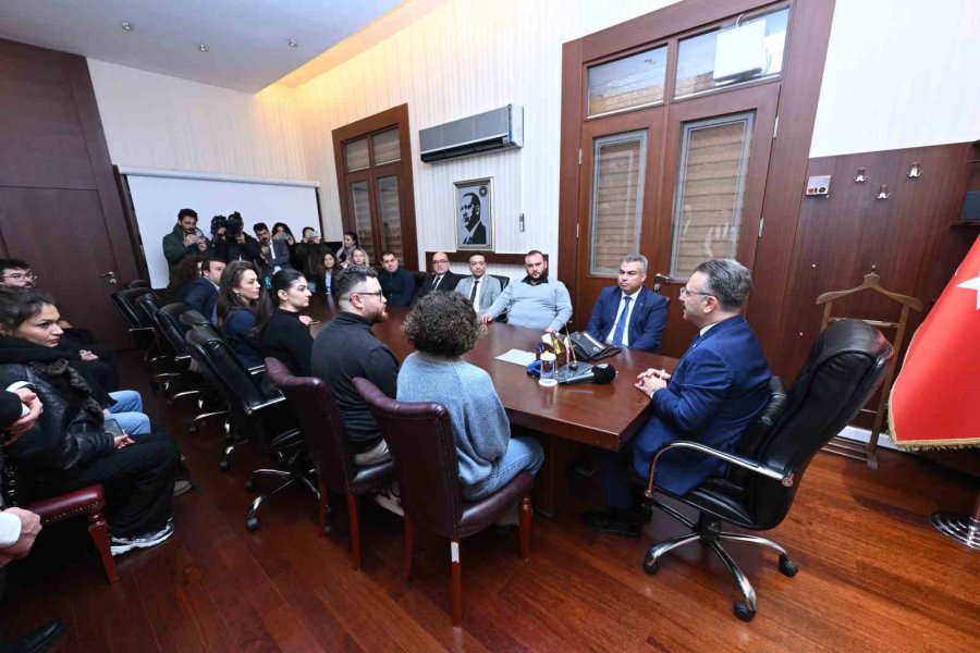 Eskişehir’de Basın Mensupları Vali Aksoy’dan Kartlarını Teslim Aldı