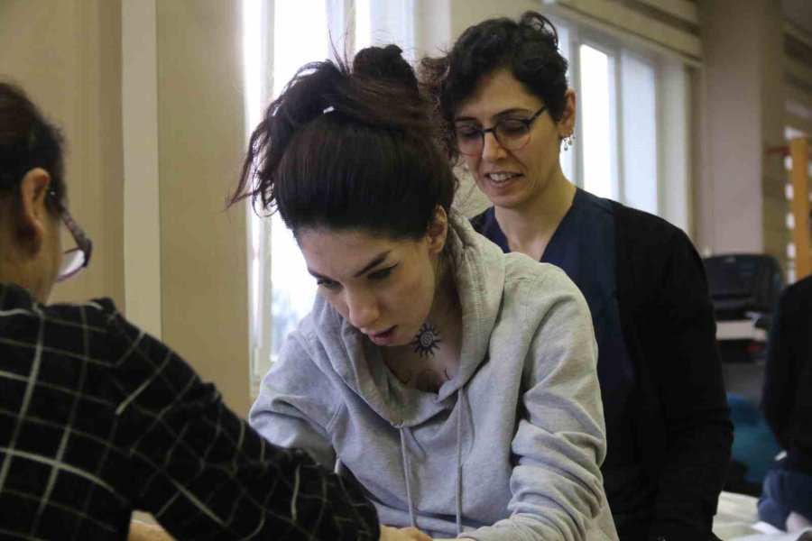 Kollarını Ve Bacaklarını Kullanamayan Ermeni Hasta Şifayı Eskişehir’de Buldu