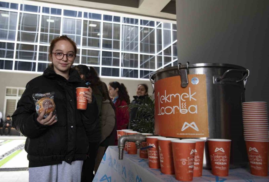 Öğrenciler Güne Sıcak Çorba İle Başlıyor