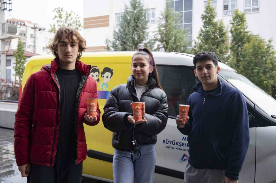 Öğrenciler Güne Sıcak Çorba İle Başlıyor