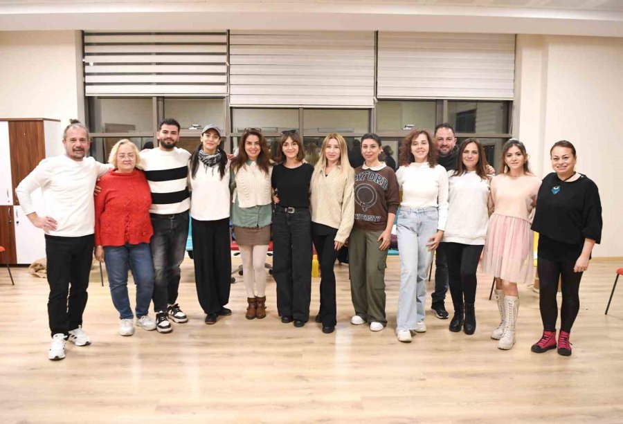 Konyaaltı’nda Geleceğin Sanatçıları Yetişiyor