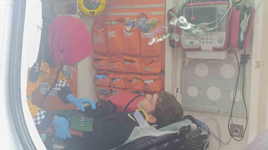 Motosikletliye Takla Attıran Kaza Kamerada