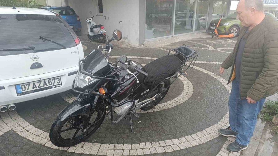 Motosikletliye Takla Attıran Kaza Kamerada