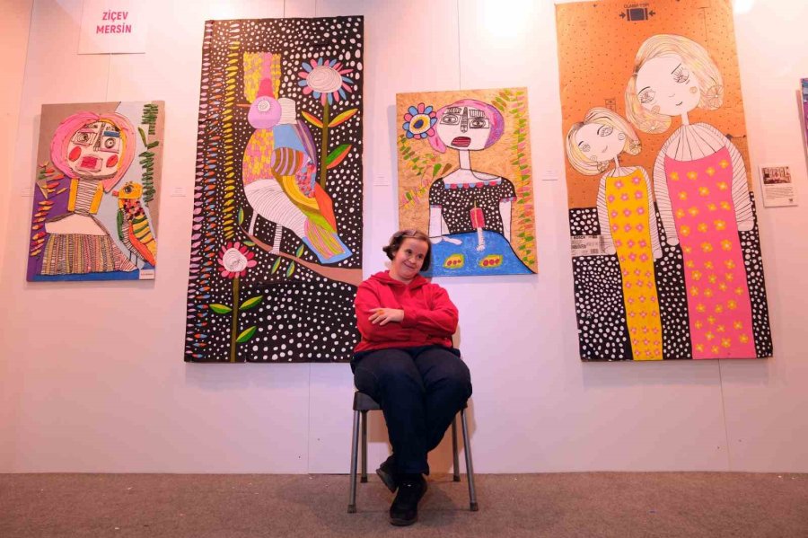 Down Sendromlu Ressam Kalbindekileri Tuvale Aktarıyor