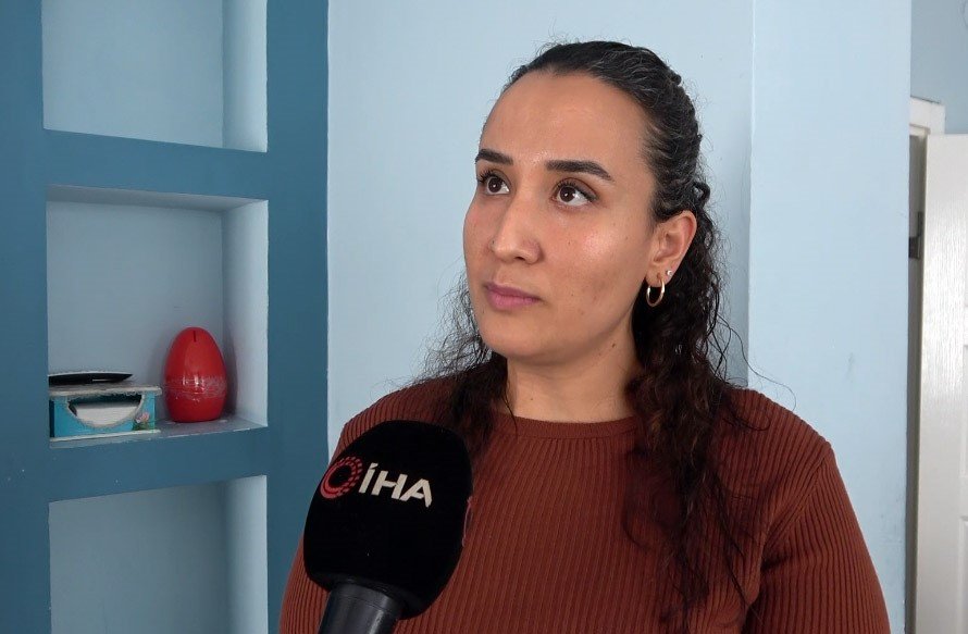 Down Sendromlu Ressam Kalbindekileri Tuvale Aktarıyor