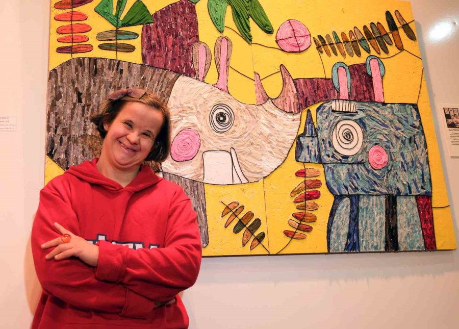 Down Sendromlu Ressam Kalbindekileri Tuvale Aktarıyor