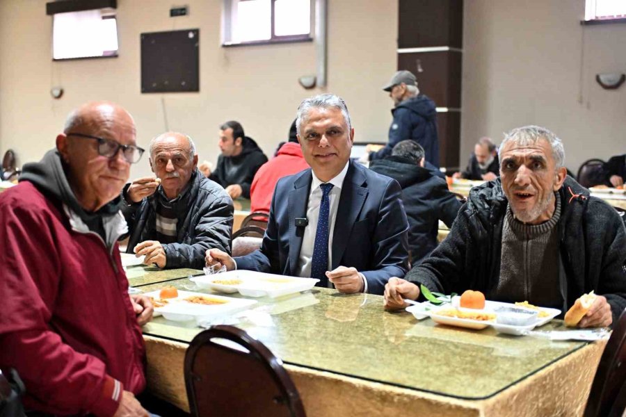 Muratpaşa’da Dayanışma Sofrası Büyüyor