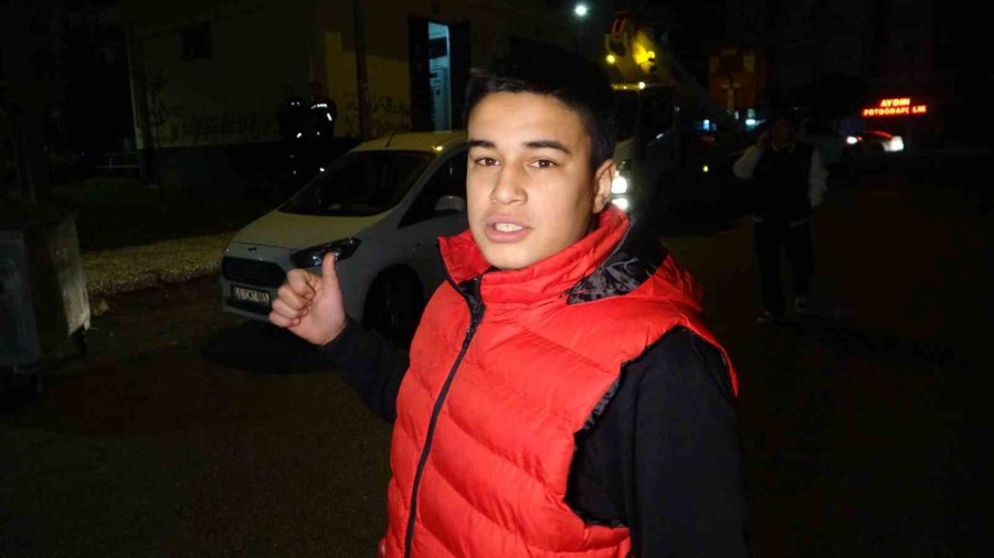 Park İçindeki Elektrik Telleri Alev Alev Yandı, Mahallede Korku Dolu Anlar Yaşandı