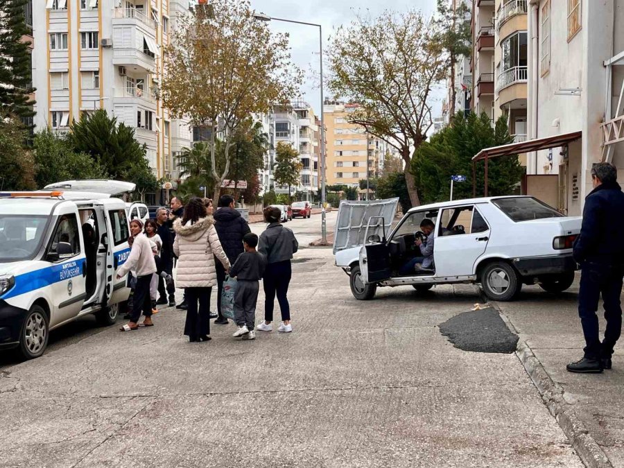 Pazar Yerini Mesken Tuttu, Polis Müdahale Edince Öfkesini Aracından Çıkardı