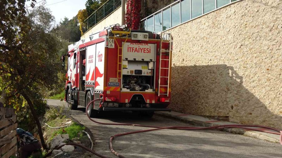 Alanya’da Yaşlı Kadın Alevlerden Son Anda Kurtuldu