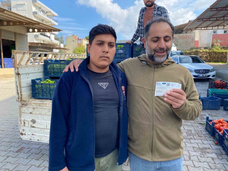 Halde Yevmiye İle Çalışan Suriye Uyruklu Genç, Bulduğu 315 Bin Liralık Çeki Sahibine Teslim Etti