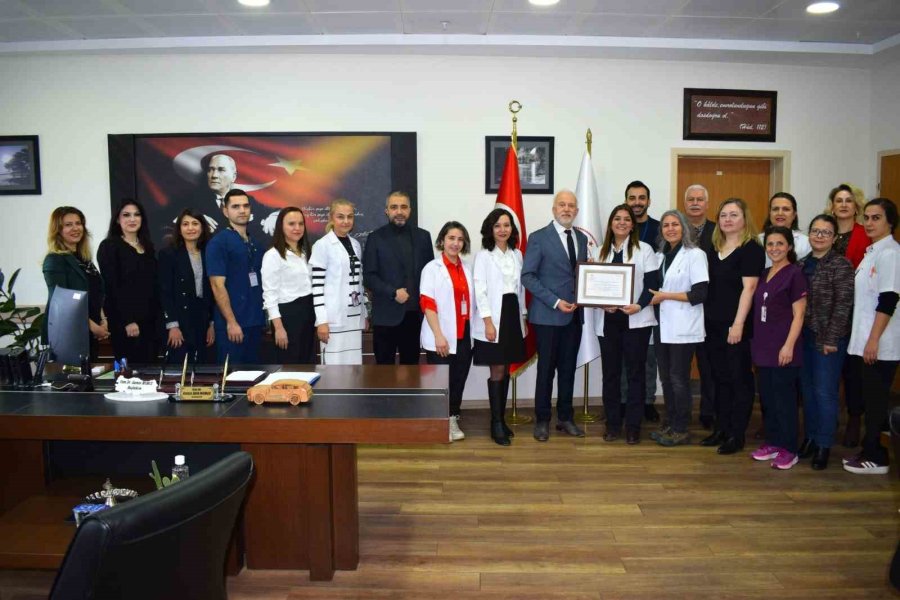 Yunus Emre Devlet Hastanesi’ne "beslenme Dostu Ve Fiziksel Aktiviteyi Destekleyen İşyeri" Sertifikası