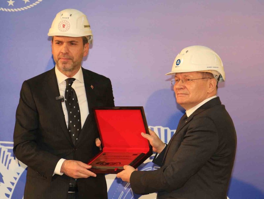 Bakan Bayraktar: "akkuyu Ngs’de İlk Reaktörü 2025 Yılında Deneme Üretimine Alacağız"