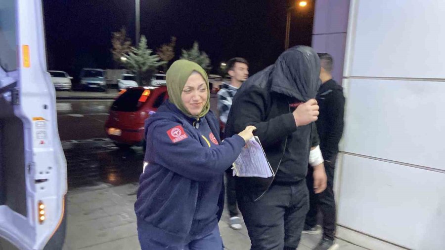 Aksaray’da Bıçaklı Kavga: 2 Yaralı