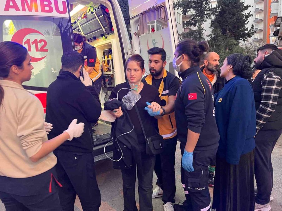 Antalya’da 9 Katlı Binada Korkutan Yangın: 4 Kişi Dumandan Etkilendi