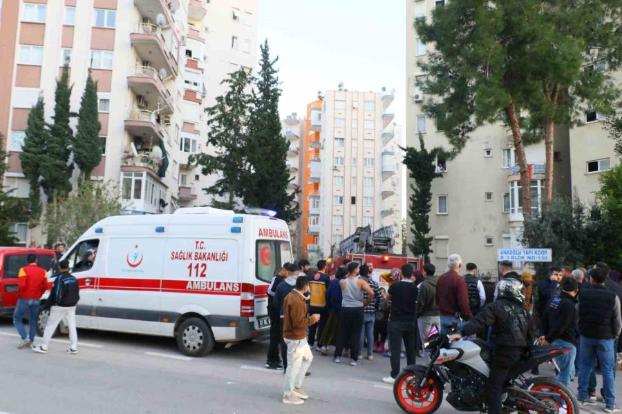 Antalya’da 9 Katlı Binada Korkutan Yangın: 4 Kişi Dumandan Etkilendi