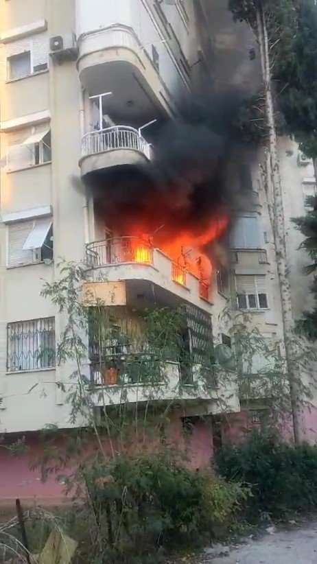 Antalya’da 9 Katlı Binada Korkutan Yangın: 4 Kişi Dumandan Etkilendi