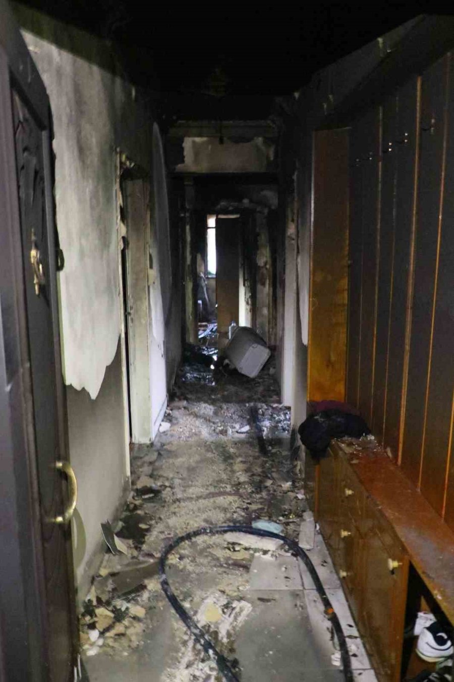 Antalya’da 9 Katlı Binada Korkutan Yangın: 4 Kişi Dumandan Etkilendi