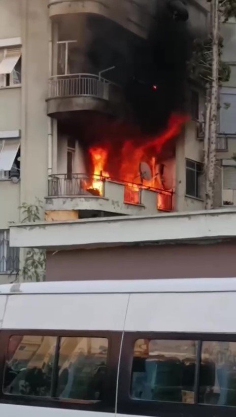 Antalya’da 9 Katlı Binada Korkutan Yangın: 4 Kişi Dumandan Etkilendi