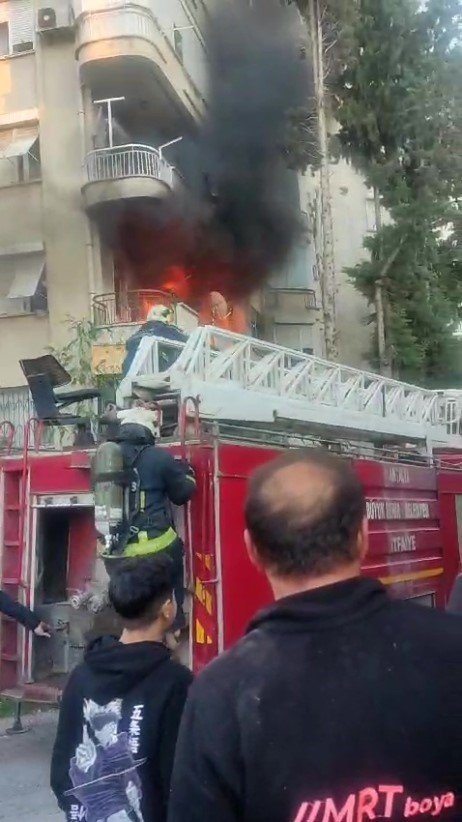 Antalya’da 9 Katlı Binada Korkutan Yangın: 4 Kişi Dumandan Etkilendi