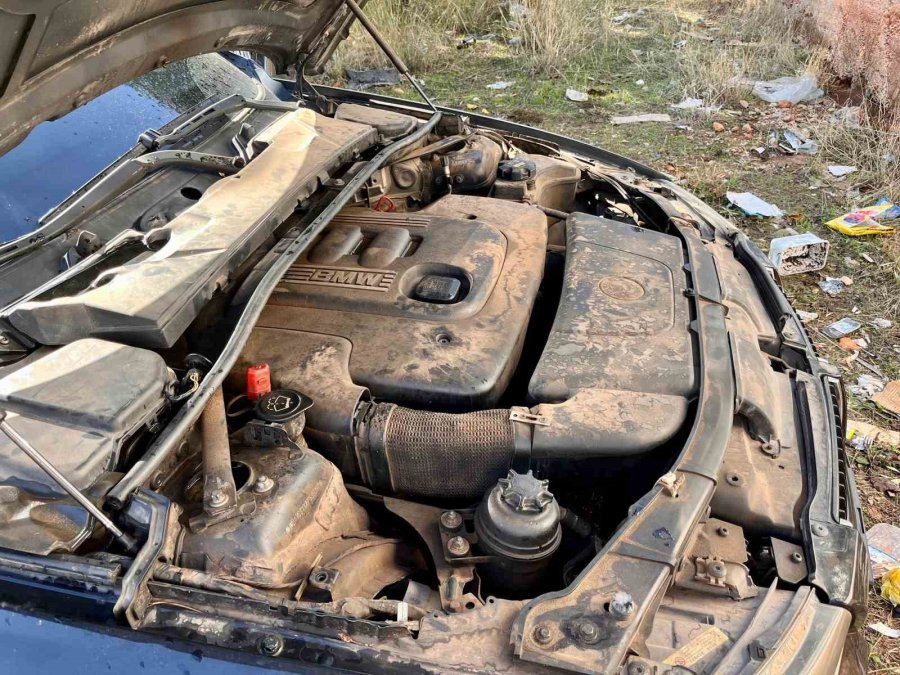 Lüks Otomobil Park Halinde Alev Aldı