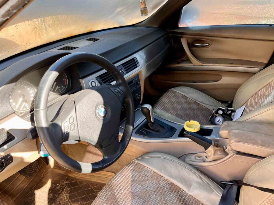 Lüks Otomobil Park Halinde Alev Aldı